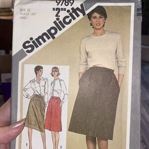 Simplicity 1980 Sewing Pattern #9789 Slim Skirt Miss Size 16 Waist 30